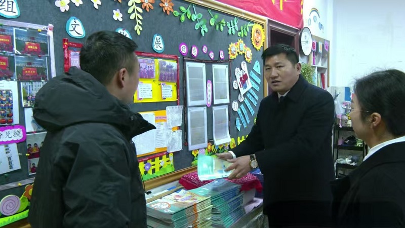 郑显俊:履职尽责显担当 深耕教育惠民生